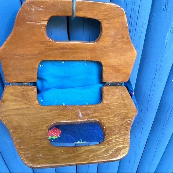 Vintage Strawberry Print Bermuda Bag - Picture 5 of 5